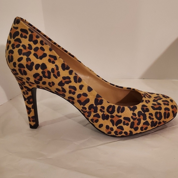 Kelly & Katie Isabella Cheetah Print Round Toe Heels in Size 9.5 M - Picture 4 of 11